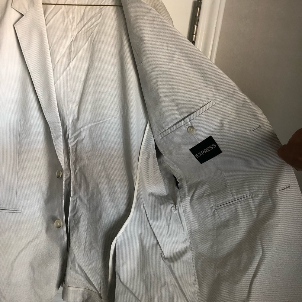 Express suit - Picture 3 of 6